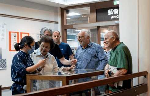 進行藝術國際交流活動