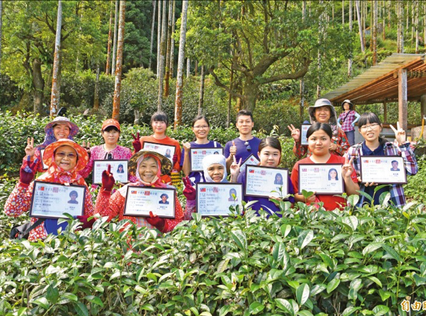 雲科劉雯瑜老師帶著雲科大工作團隊協助桂林社區振興在地茶的產業